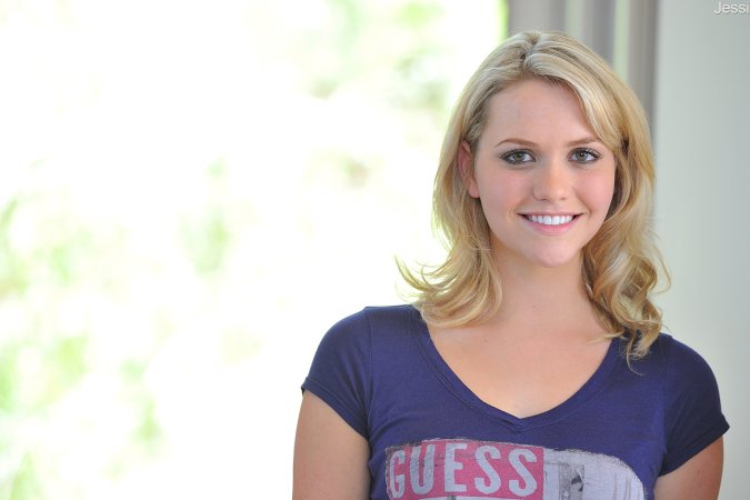 Jessica FTV bends over for closeups of her curves photo 1